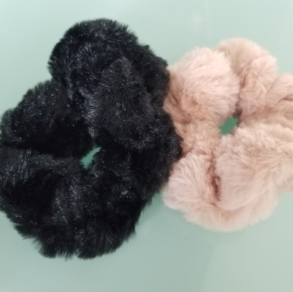 Faux Fur Srunchie - Picture 3 of 4